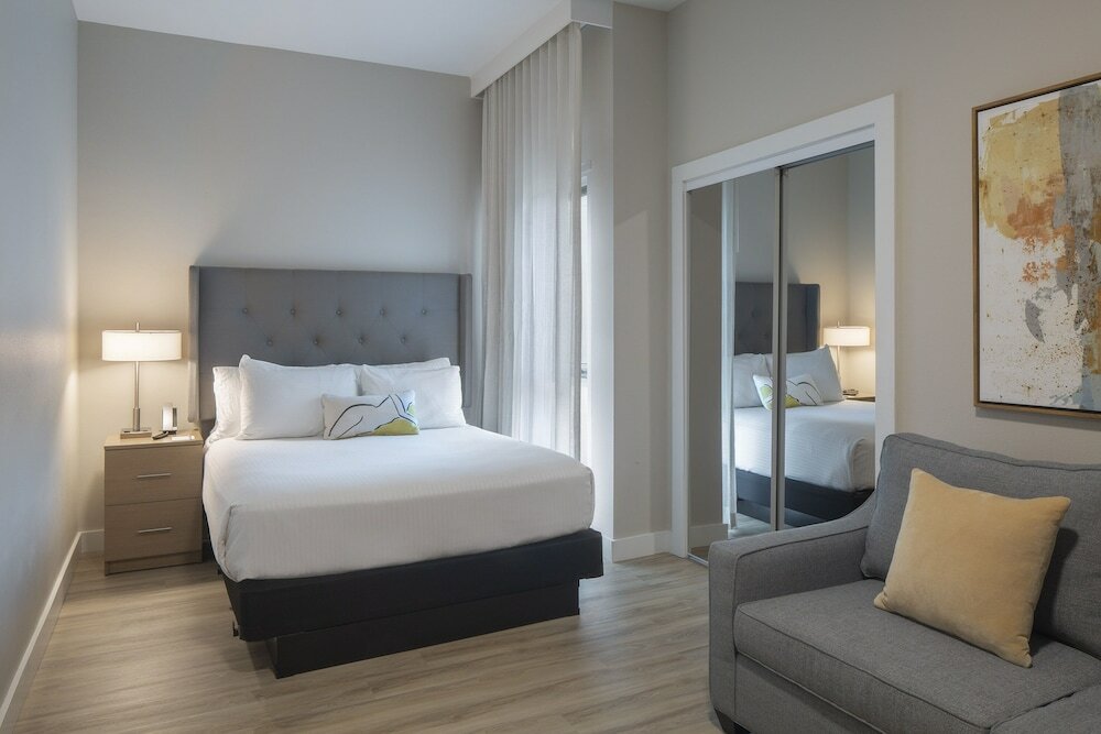 Фото Art House Hotel and Suites