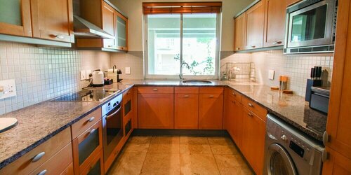 Гостиница Three Bedroom Apartment - Fully Furnished and Equipped в Кейптауне