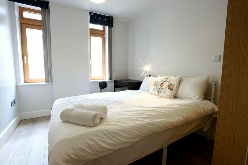 Гостиница Birmingham Postbox Premier Home Stay в Бирмингеме