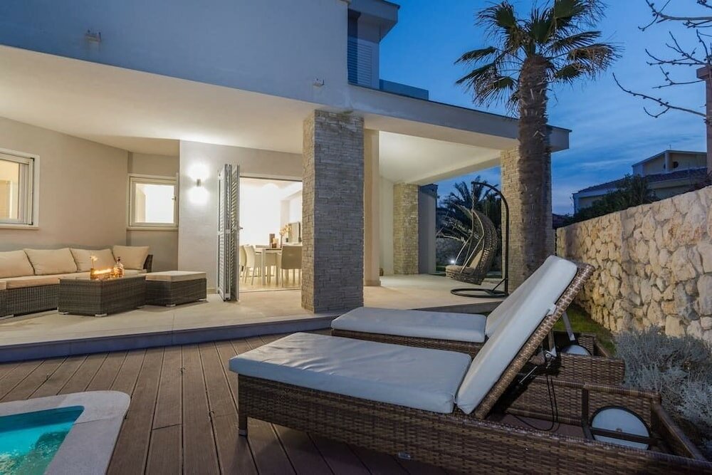 Фото Luxury Villa White Rose with the Pool