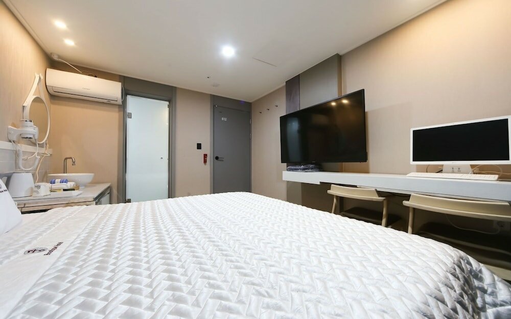 Фото Changwon Boutique Hotel Gung