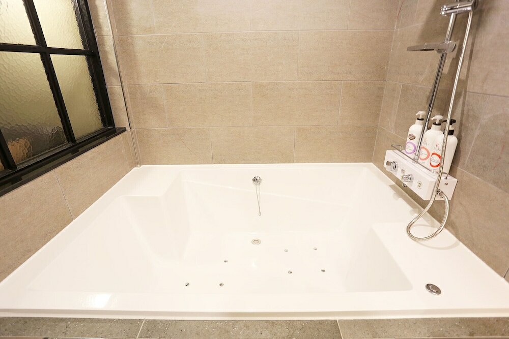 Фото Suwon City Hall Stn Soseol Smith Hotel