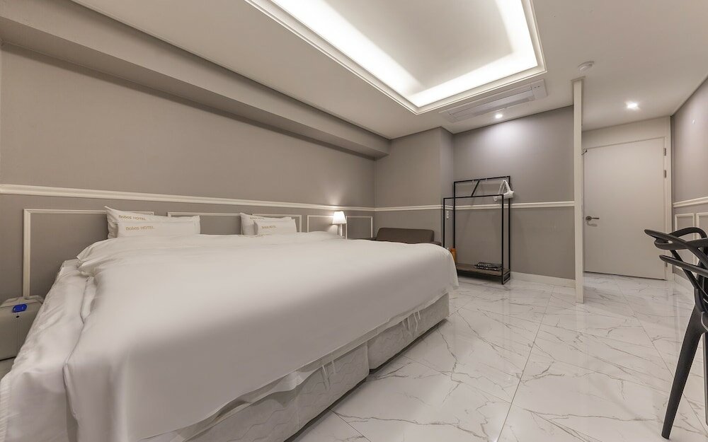 Фото Suwon City Hall Station Bobos