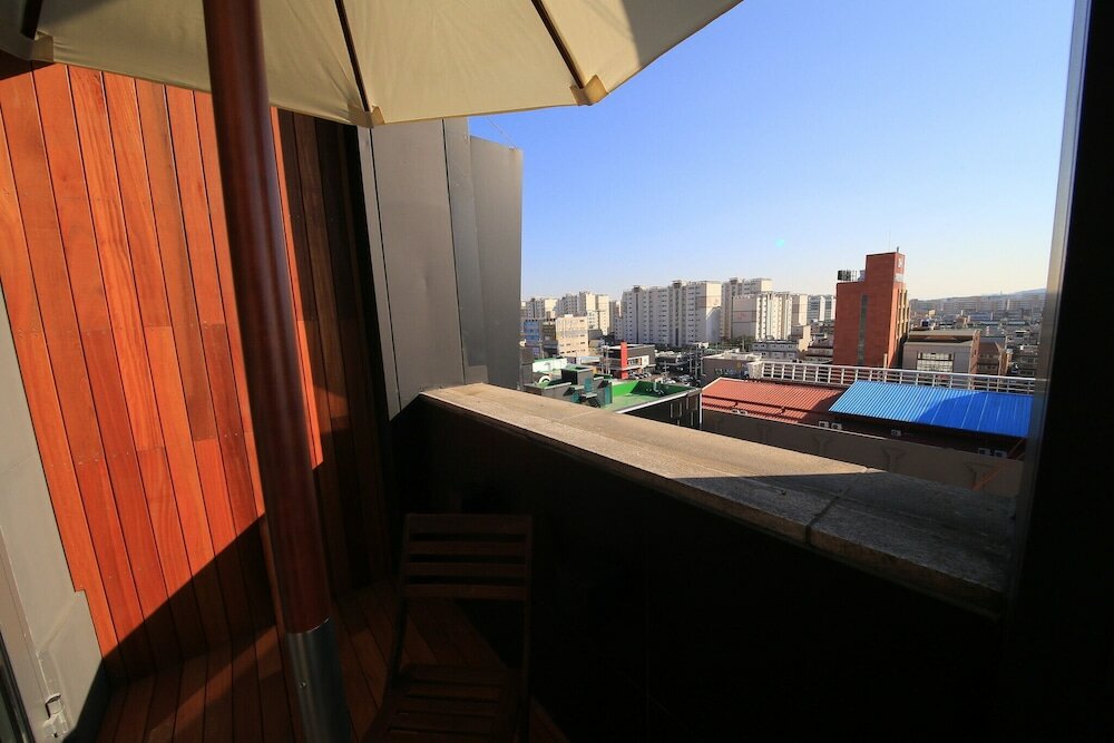 Фото Suwon City Hall Station Bobos