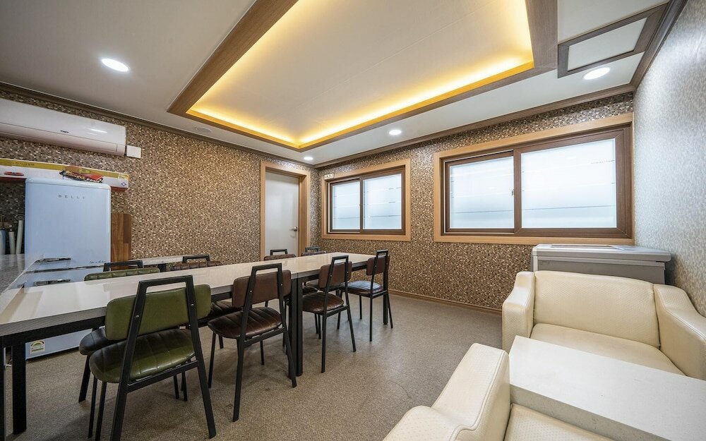 Фото Changwon Myeongseodong Hotel Sky