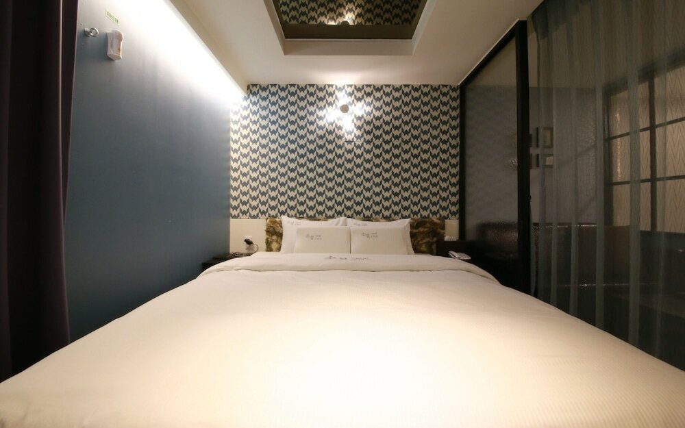 Фото Suwon City Hall Stn Soseol Smith Hotel