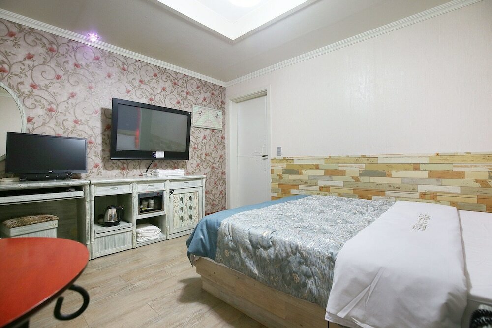 Фото Daejeon Yongjeon Some