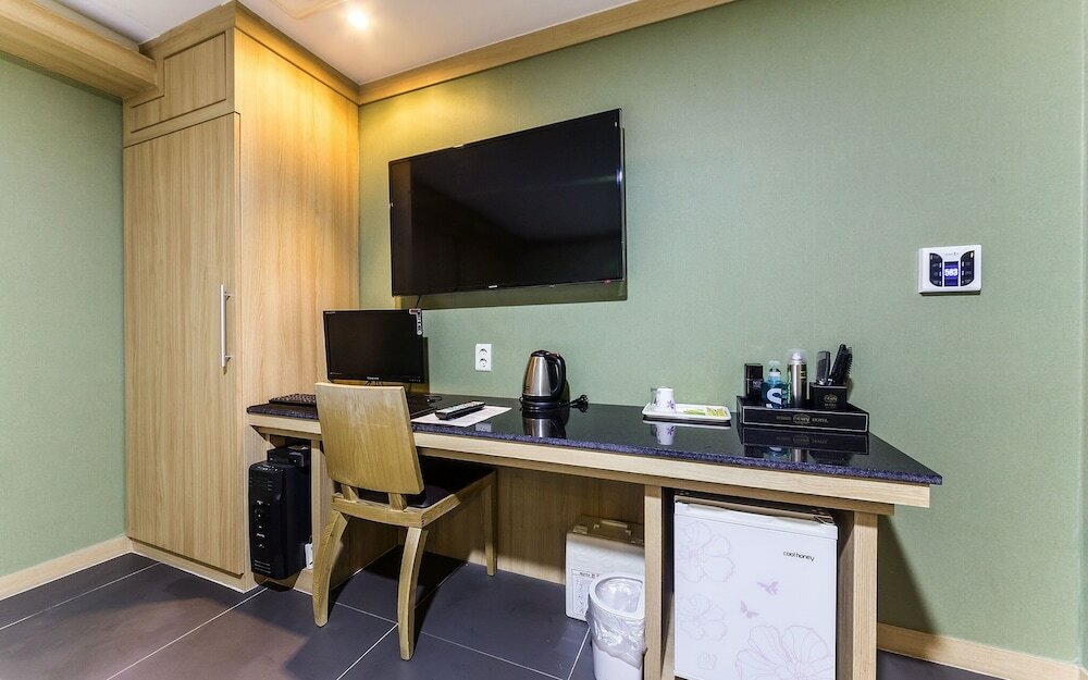 Фото Suwon Orsay Hotel