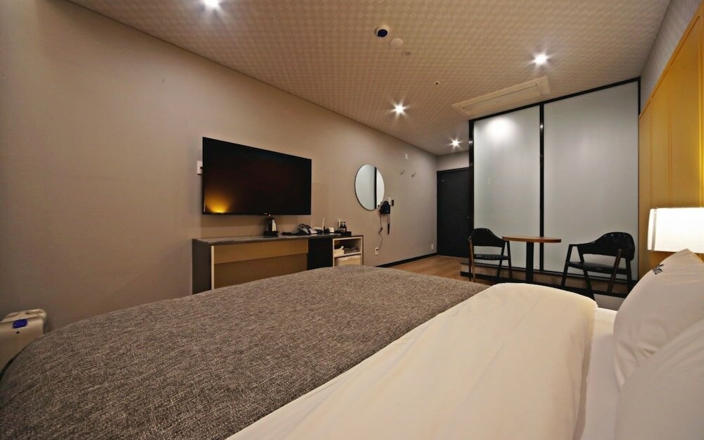 Фото Changwon Jinhae Yongwon Hotel The K