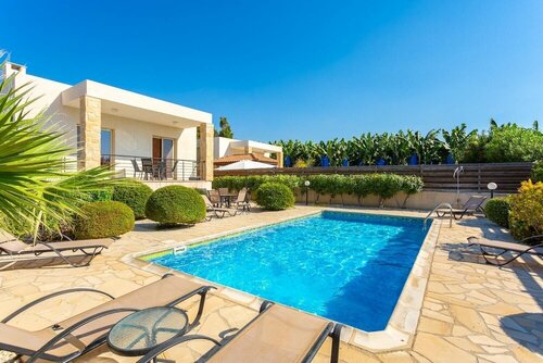 Гостиница Villa Felice Large Private Pool Walk to Beach Sea Views A C Wifi Car Not Required - 2776 в Районе Пафос