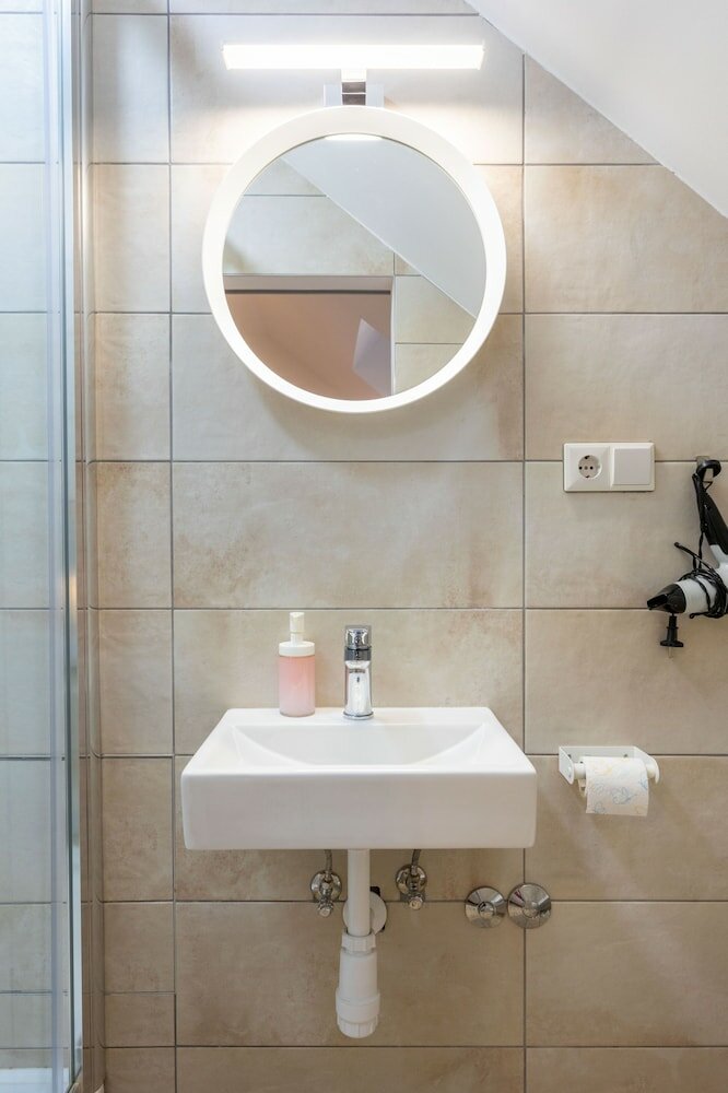 Фото Bright and Cozy Duplex Near City Center