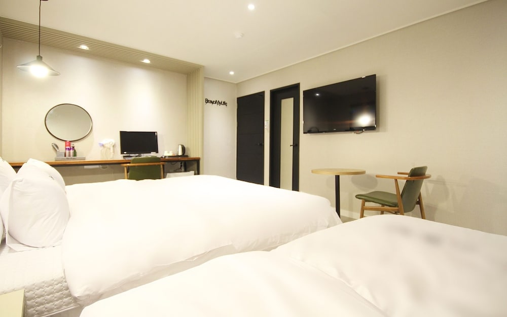 Фото Changwon Jinhae Hotel Two Heart