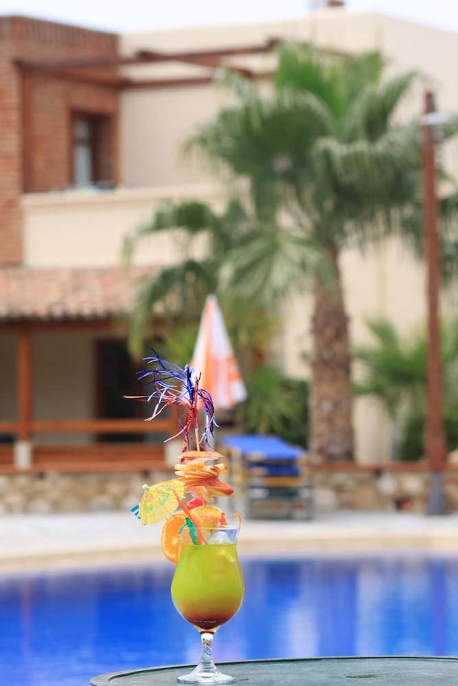 Фото Omega Platanias