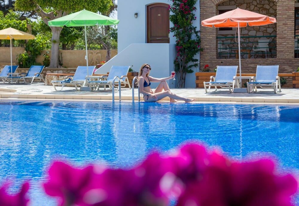 Фото Omega Platanias