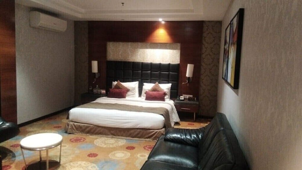 Фото Ramada by Wyndham Ahmedabad