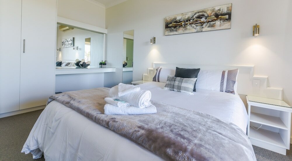 Фото The Bluff Resort Apartments