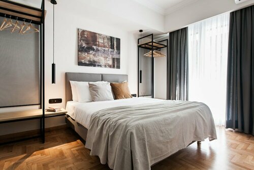 Upstreet Modern Minimalist 3bd Apt-Hilton