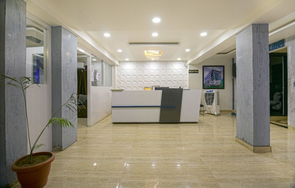 Фото Hotel Pal Residency