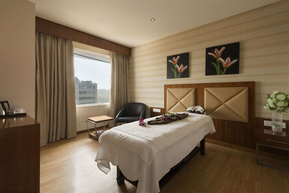 Фото Ramada by Wyndham Ahmedabad