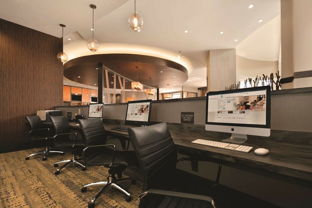 Фото Embassy Suites Springfield