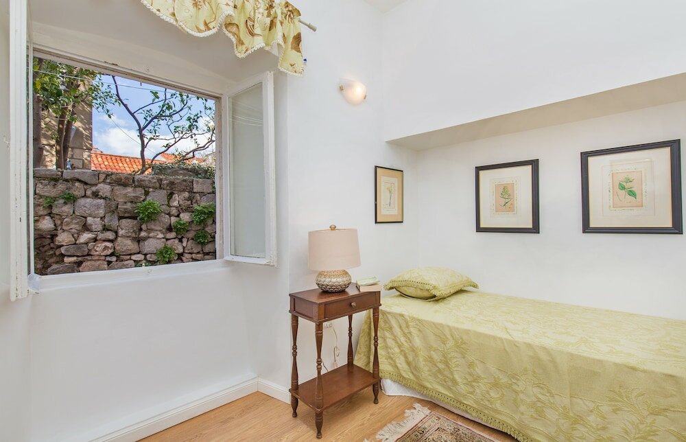 Фото Steps Old Town Apartments by Irundo