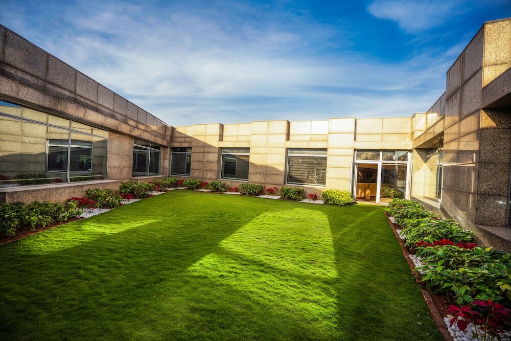 Фото Hilton Bangalore Embassy GolfLinks