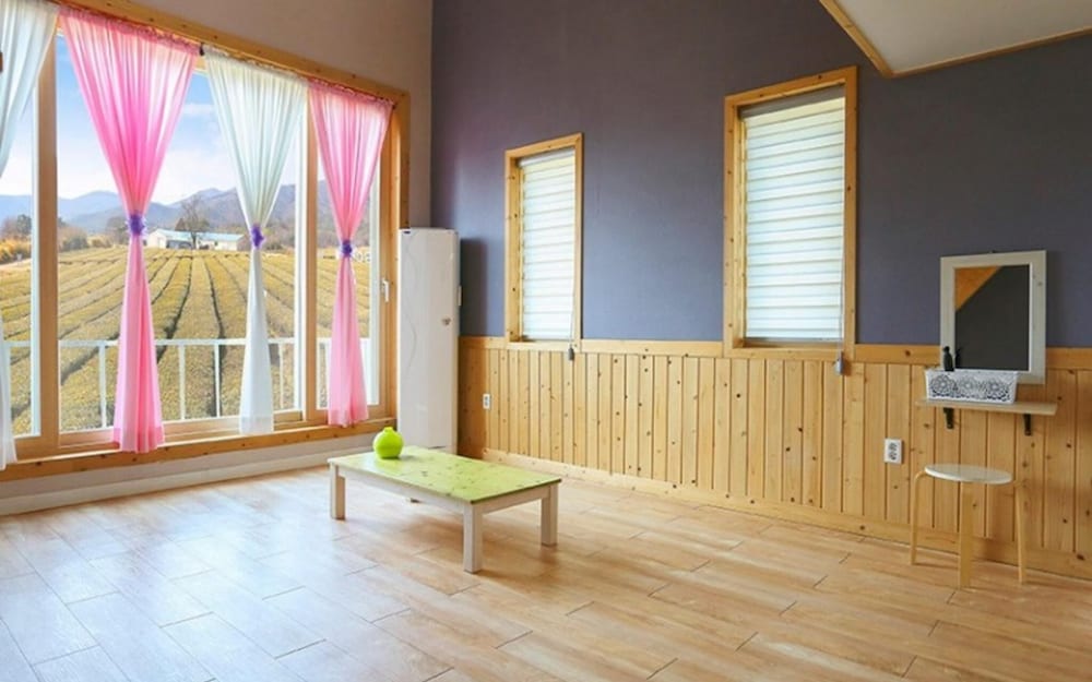 Фото Boseong Gureumsogui Sanchaek Pension