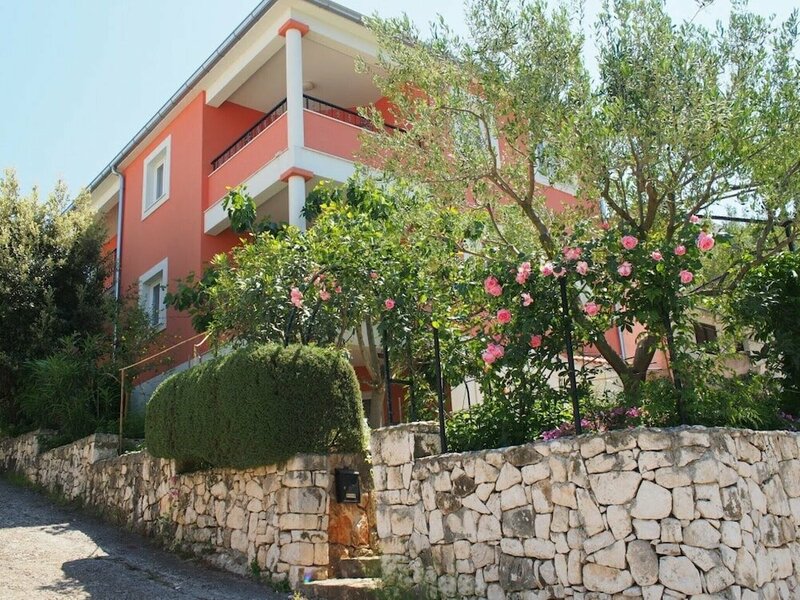 Гостиница 3 - Modern Apartment With Garden, 80m From Beach