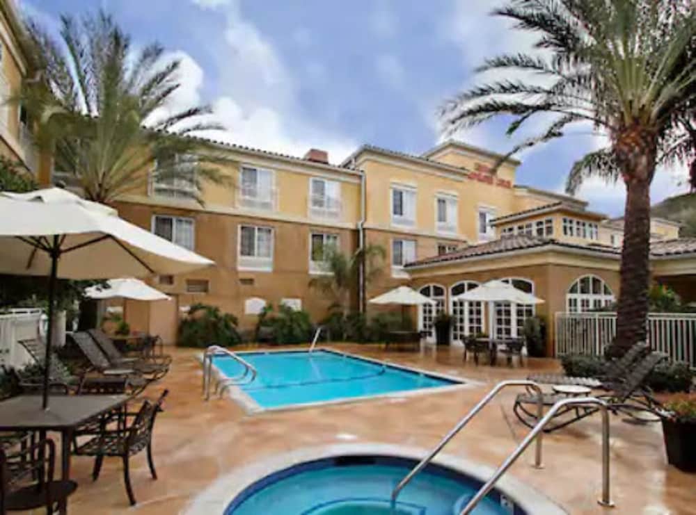 Фото Hilton Garden Inn Calabasas
