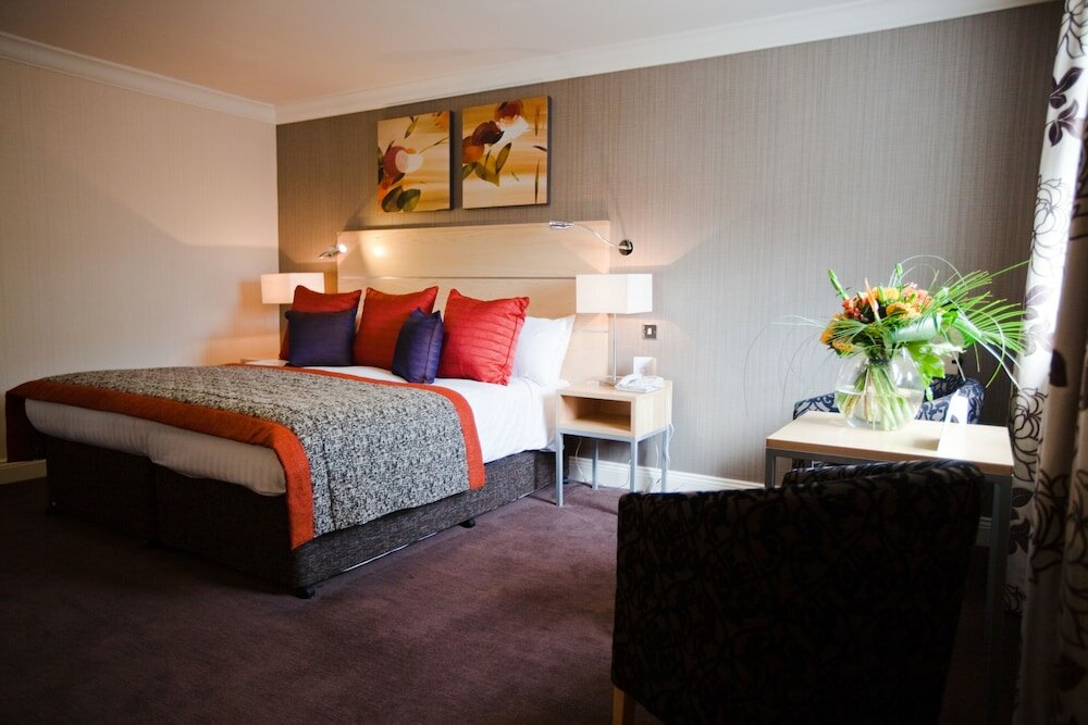 Фото The Caledonian Hotel