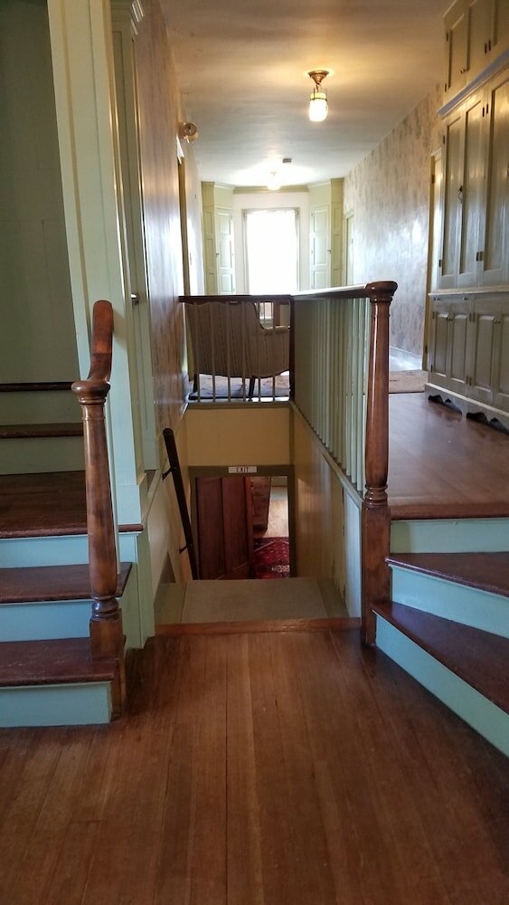 Фото Centennial House