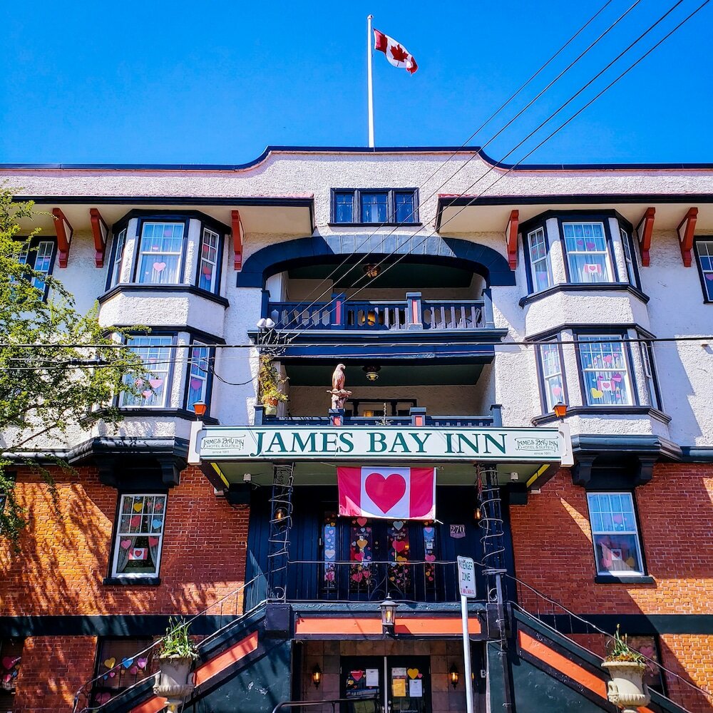 Фото James Bay Inn Hotel & Suites