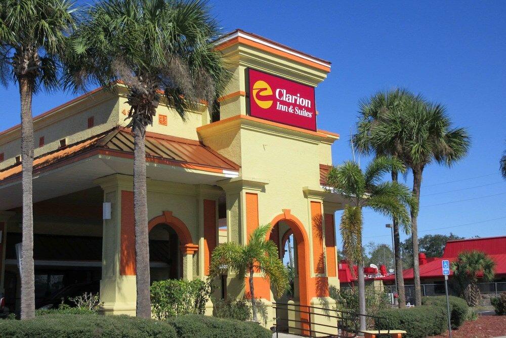 Фото Clarion Inn & Suites Kissimmee-Lake Buena Vista South