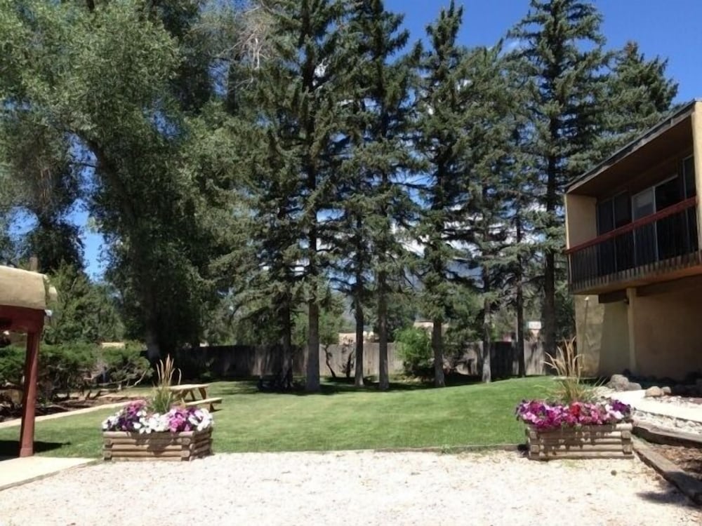 Фото El Pueblo Lodge