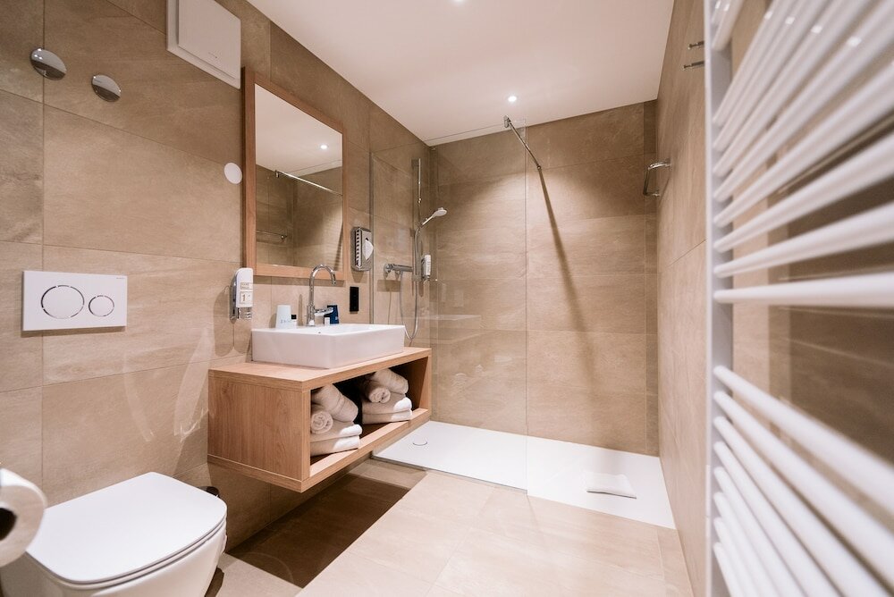 Фото Court Hotel