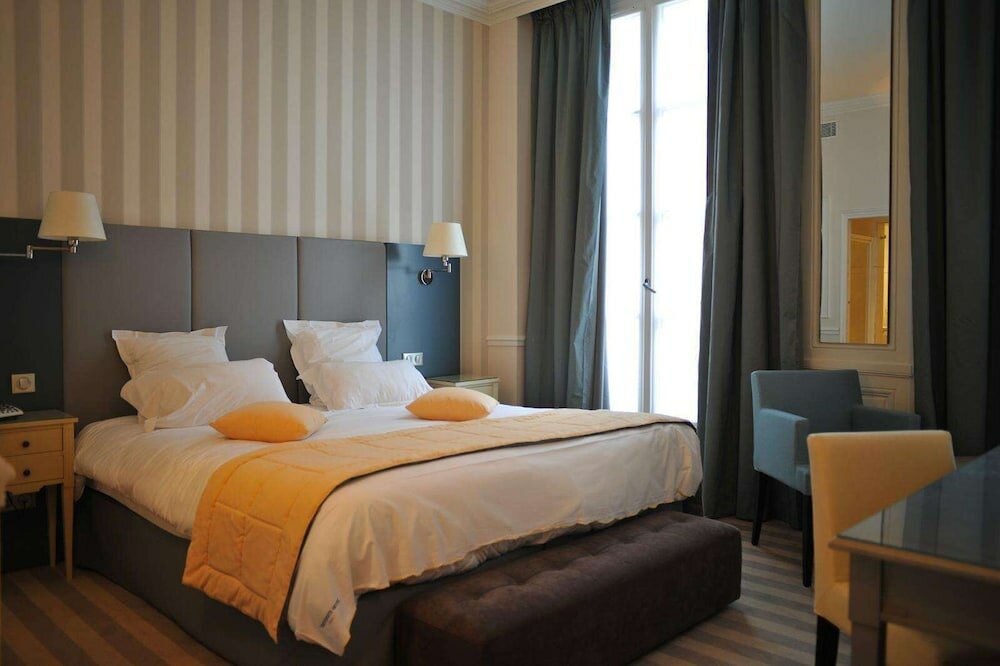 Фото Hotel De L'Universite