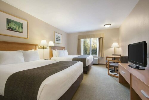 Гостиница Days Inn & Suites by Wyndham Thunder Bay в Тандер-Бей
