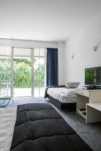 Гостиница U Studios Paraparaumu