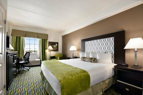 Гостиница Wyndham Garden Wichita Downtown в Уичите