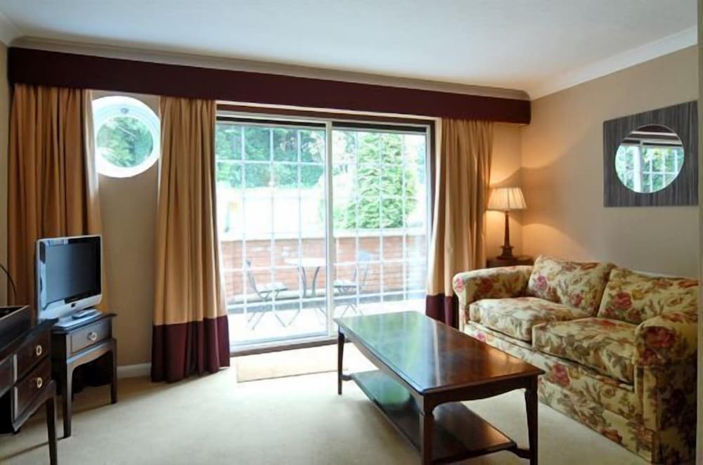 Фото Donington Manor Hotel