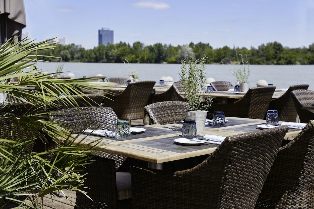 Фото Hilton Vienna Danube Waterfront