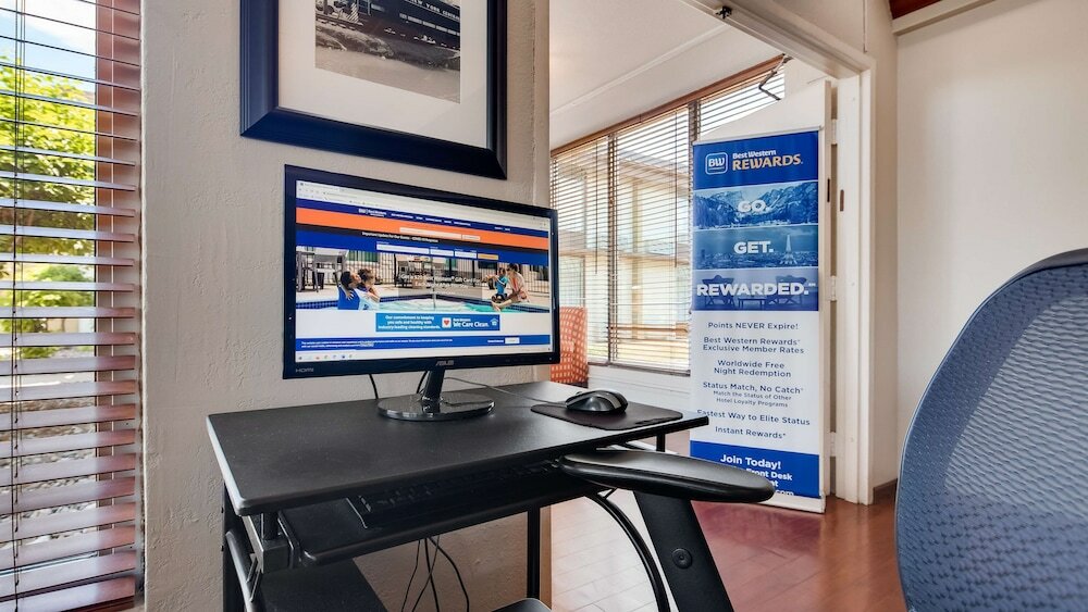 Фото Best Western Tomah Hotel