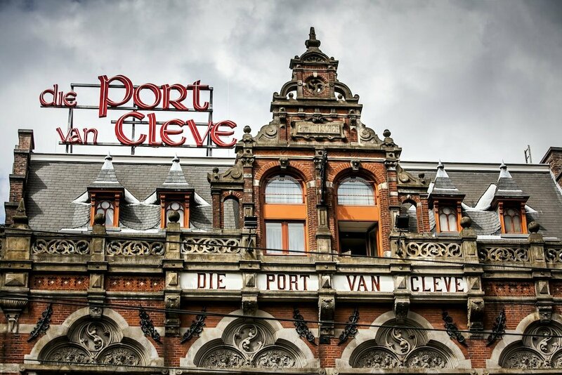 Гостиница Die Port van Cleve Hotel в Амстердаме