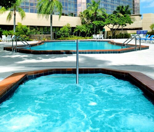 Гостиница Doubletree by Hilton Hotel Miami Airport & Convention Center в Майами