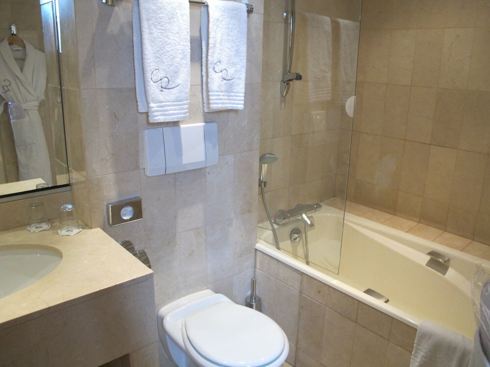 Фото Hostellerie Du Chapeau Rouge