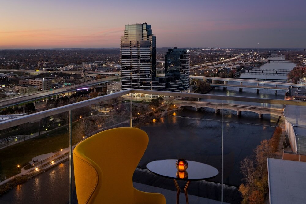 Фото Amway Grand Plaza, Curio Collection by Hilton