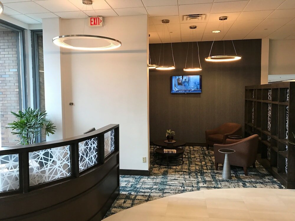 Фото Sheraton Milwaukee Brookfield Hotel
