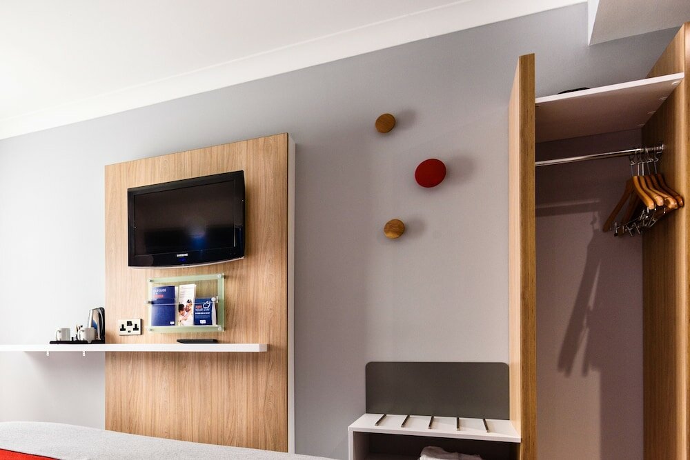 Фото Holiday Inn Express Portsmouth - Gunwharf Quays, an Ihg Hotel