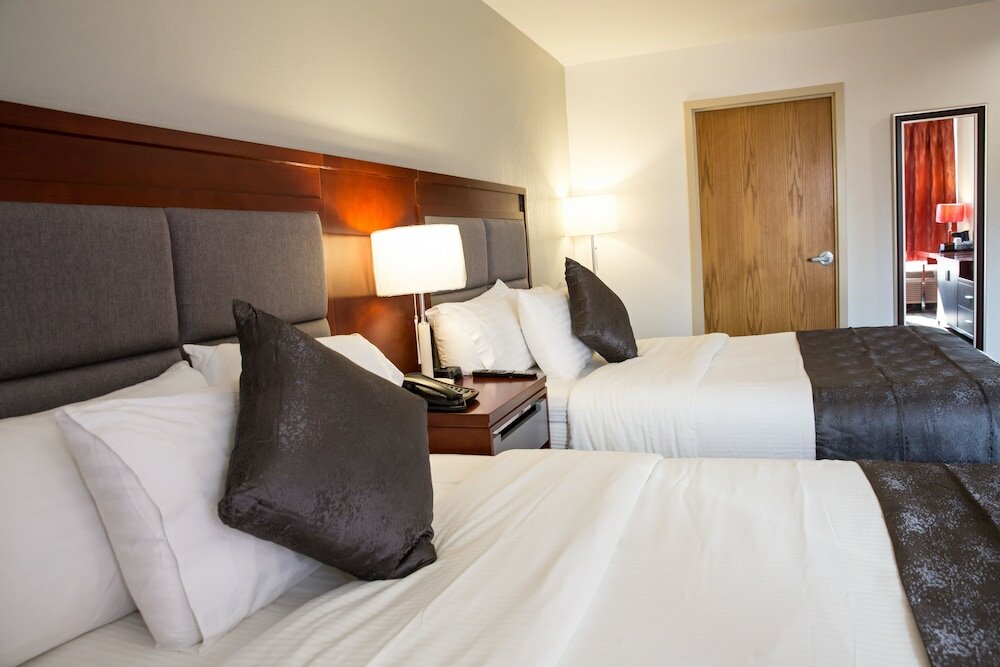 Фото Ramada Plaza by Wyndham Chicago North Shore