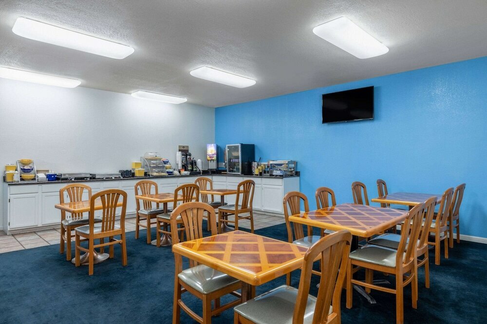 Фото Days Inn by Wyndham Roswell